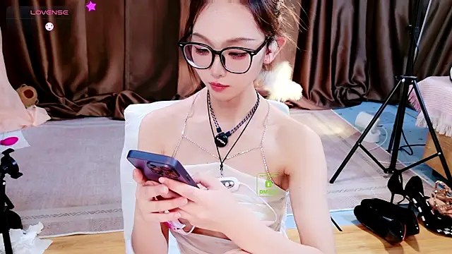 Snapshot of Chenchen_666 chatting on 05-14-26, 02:14 Chenchen 666 online show from 05-14-26, 02:14