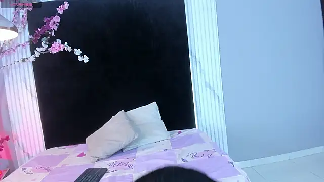 bella moonlight cr online show from 02-23-26, 04:03