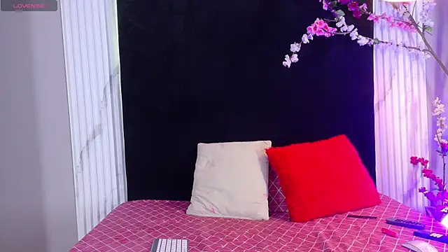 bella moonlight cr online show from 04-22-26, 03:24