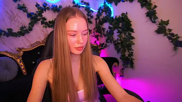 MollyyMayy online show from 12-15-25, 04:57