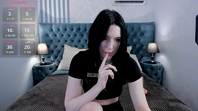 Snapshot of LisaBevy chatting on 12-17-25, 08:36 LisaBevy online show from 12-17-25, 08:36