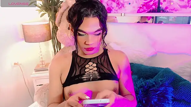 agathaferrer3 online show from 12-16-25, 11:42