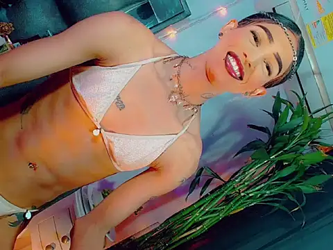 agathaferrer3 online show from 04-16-26, 08:15