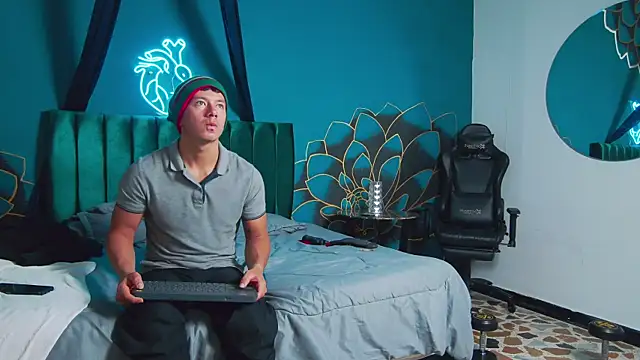 MagnusKnight  online show from 01-10-26, 01:45