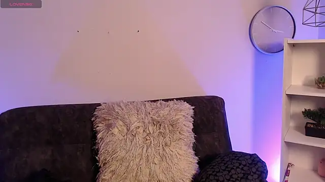 Snapshot of Lunaclarx chatting on 12-17-25, 12:10 Lunaclarx online show from 12-17-25, 12:10