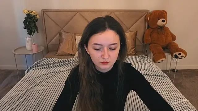 CyrenaLuxe online show from 03-24-26, 08:14