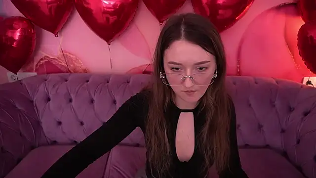 CyrenaLuxe online show from 02-12-26, 05:45