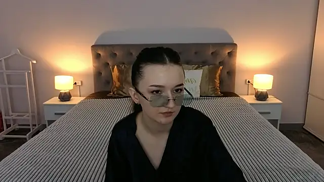 CyrenaLuxe online show from 04-03-26, 01:50