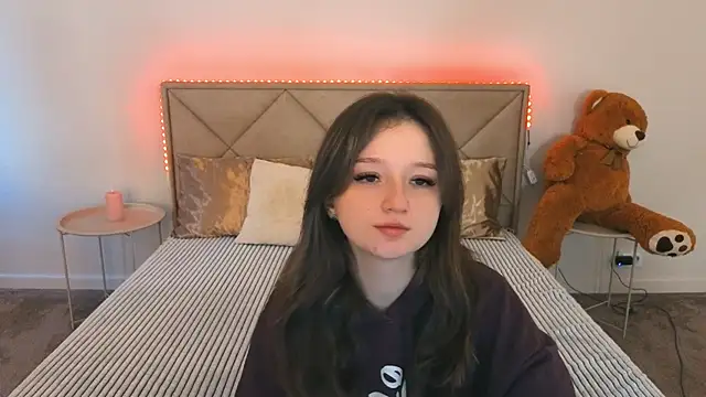 CyrenaLuxe online show from 04-10-26, 05:47