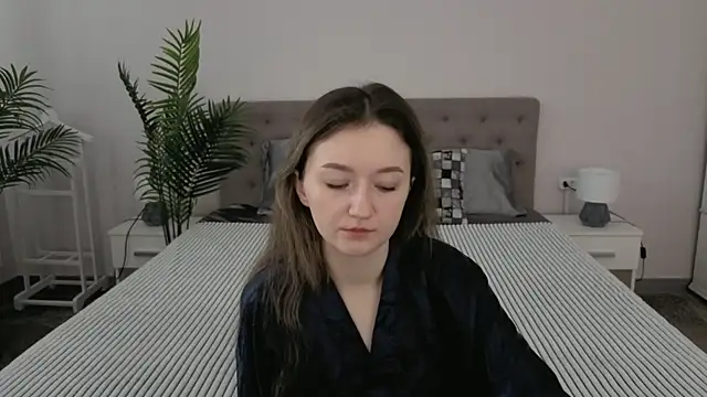 CyrenaLuxe online show from 03-25-26, 06:35