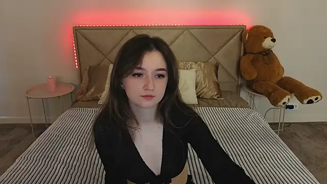 CyrenaLuxe online show from 04-16-26, 05:41