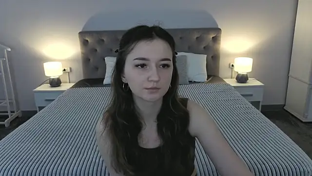CyrenaLuxe online show from 04-24-26, 06:04