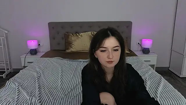 CyrenaLuxe online show from 04-15-26, 05:28
