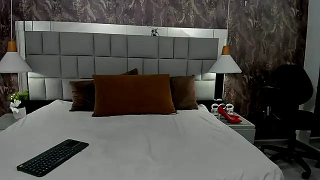 Missnia online show from 12-19-25, 02:30