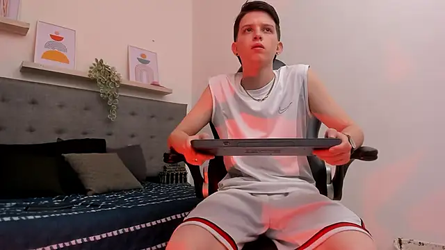 sebastamayo  online show from 12-19-25, 08:44