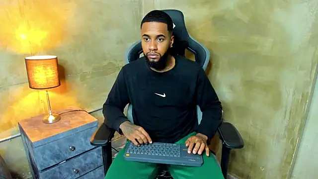 Snapshot of jay_jhonson01 chatting on 12-20-25, 04:04 jay jhonson01 online show from 12-20-25, 04:04