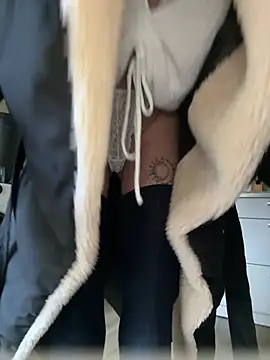 Snapshot of dein_traumchen chatting on 02-25-26, 01:00 dein traumchen online show from 02-25-26, 01:00