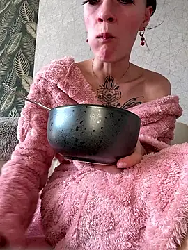 Snapshot of dein_traumchen chatting on 02-15-26, 10:14 dein traumchen online show from 02-15-26, 10:14