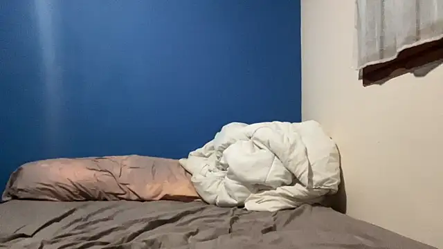 CoquineCharmeuse online show from 12-18-25, 04:00