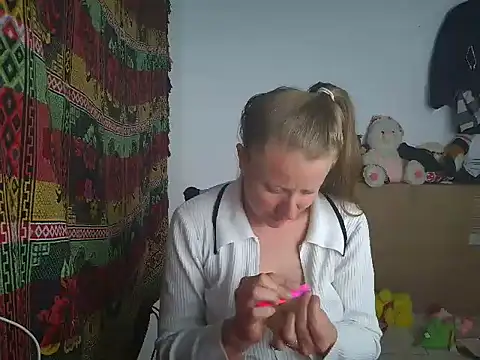 Snapshot of arianna_blonde chatting on 02-24-26, 03:40 arianna blonde online show from 02-24-26, 03:40