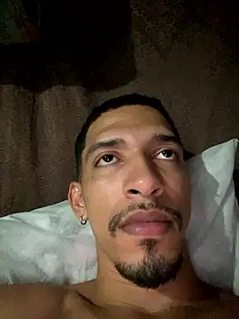 Snapshot of rocchw chatting on 01-12-26, 02:40 rocchw online show from 01-12-26, 02:40