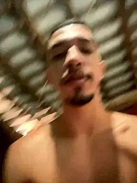 Snapshot of rocchw chatting on 01-11-26, 01:18 rocchw online show from 01-11-26, 01:18