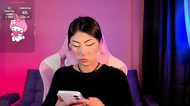 Snapshot of sharonbone chatting on 02-26-26, 05:07 sharonbone online show from 02-26-26, 05:07