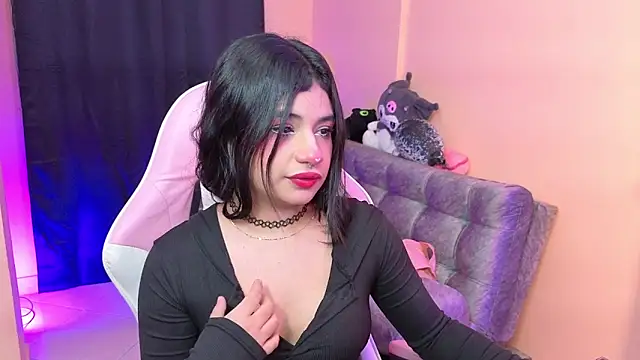 bonnieTaylor1 online show from 12-22-25, 04:23