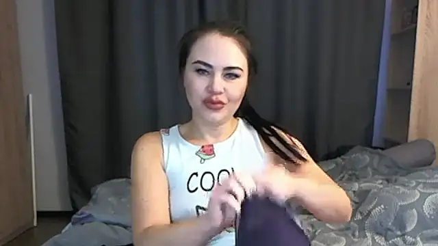 Snapshot of ArianaxSky chatting on 01-12-26, 12:34 ArianaxSky online show from 01-12-26, 12:34