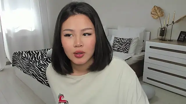 Brunette Charm online show from 03-07-26, 11:16