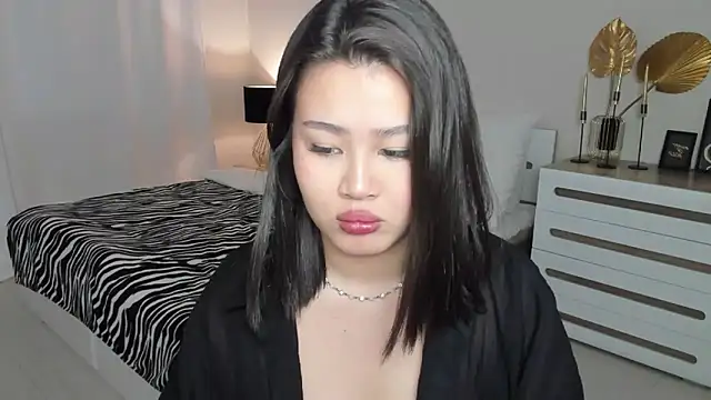 Brunette Charm online show from 05-11-26, 02:56