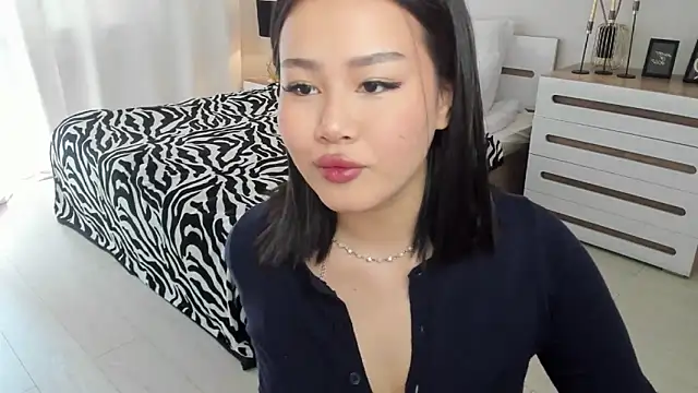 Brunette Charm online show from 04-21-26, 11:06