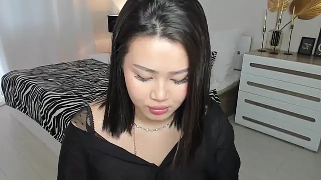 Brunette Charm online show from 05-11-26, 11:22