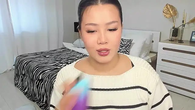 Snapshot of Brunette_Charm chatting on 02-11-26, 11:21 Brunette Charm online show from 02-11-26, 11:21