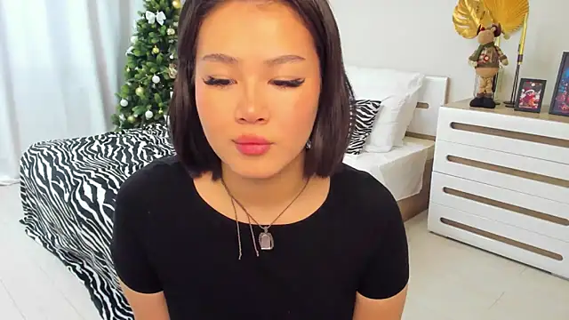 Brunette Charm online show from 12-18-25, 11:14