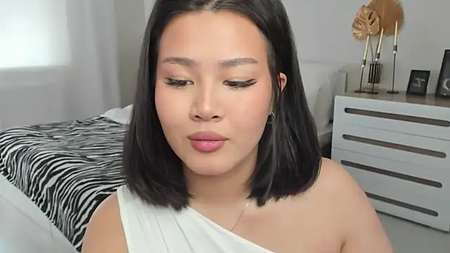 Brunette Charm online show from 03-24-26, 11:21