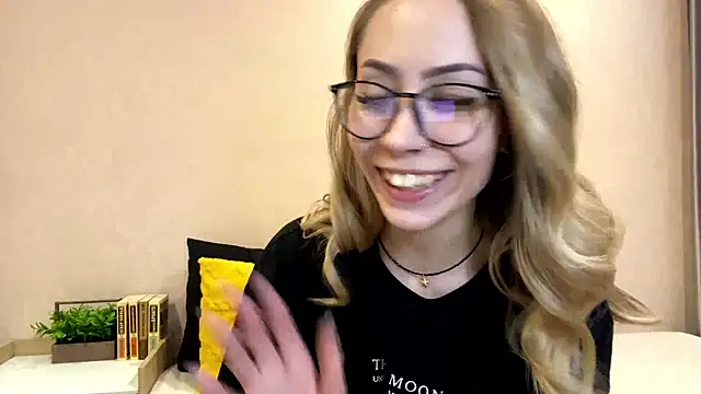 sun under skyy online show from 12-18-25, 10:19