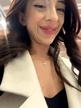 YeaLina online show from 12-21-25, 10:28