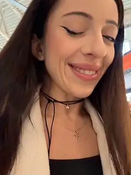 YeaLina online show from 12-16-25, 10:08