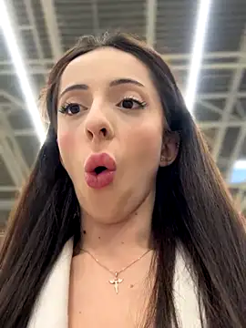 YeaLina online show from 12-14-25, 10:32