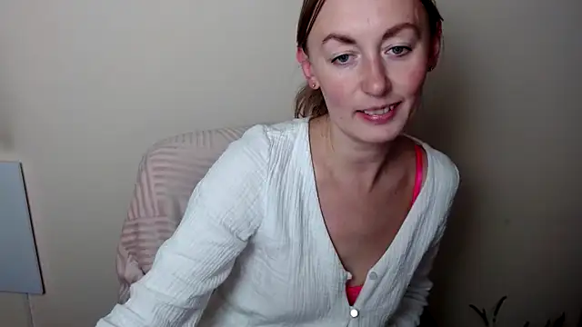 Snapshot of LiaSeass_ chatting on 01-08-26, 12:00 LiaSeass online show from 01-08-26, 12:00