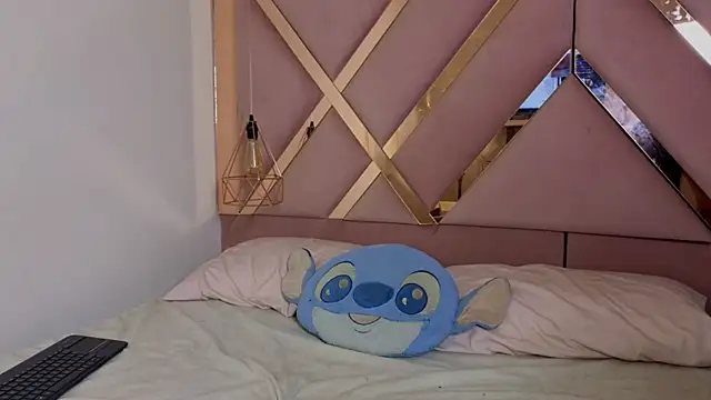 Stephanny Blush online show from 04-15-26, 06:01