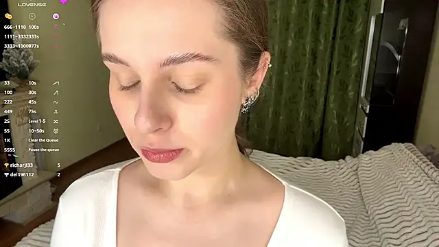 Snapshot of MiaBlanko chatting on 12-17-25, 07:24 MiaBlanko online show from 12-17-25, 07:24