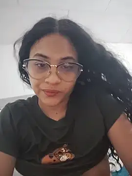 Snapshot of DAFNNEE_HOT chatting on 06-12-26, 03:32 DAFNNEE HOT online show from 06-12-26, 03:32