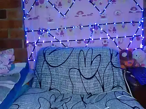 Snapshot of LunaVinxxen chatting on 02-12-26, 04:45 LunaVinxxen online show from 02-12-26, 04:45