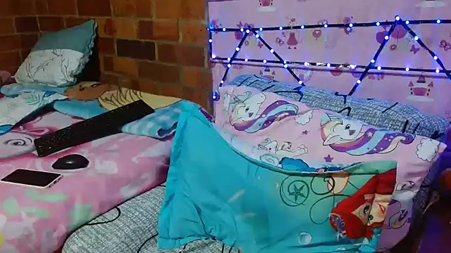 Snapshot of LunaVinxxen chatting on 02-13-26, 04:34 LunaVinxxen online show from 02-13-26, 04:34