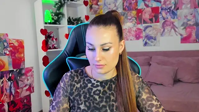 NoraFoxes online show from 12-17-25, 03:39