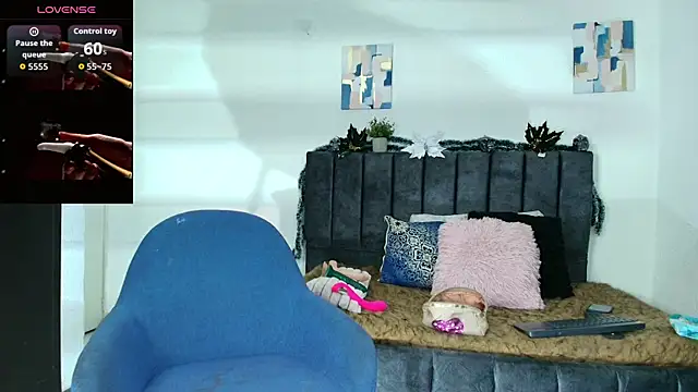 Snapshot of Laura_hotmilf chatting on 12-16-25, 12:20 Laura hotmilf online show from 12-16-25, 12:20