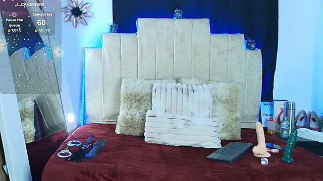 Snapshot of Laura_hotmilf chatting on 01-15-26, 12:08 Laura hotmilf online show from 01-15-26, 12:08