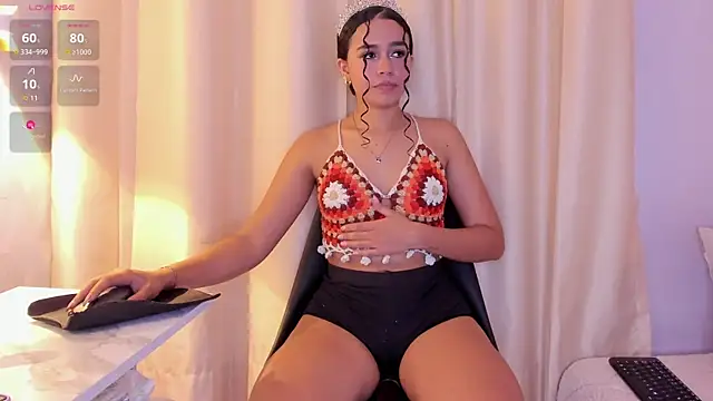 Snapshot of Sisi_fun chatting on 02-06-26, 07:10 Sisi fun online show from 02-06-26, 07:10